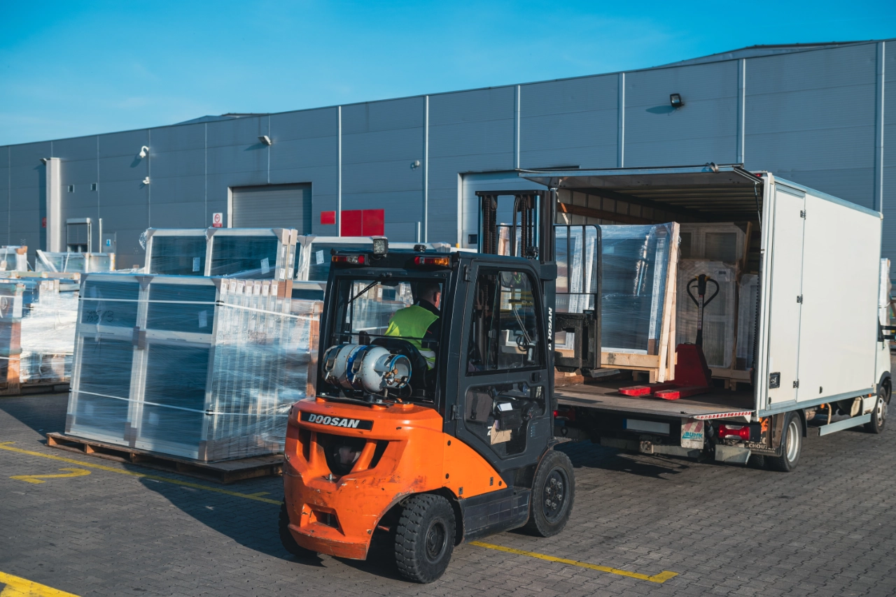 Darstellung des Aufbaus eines Aluminiumfensters und aus welchen Teilen es besteht